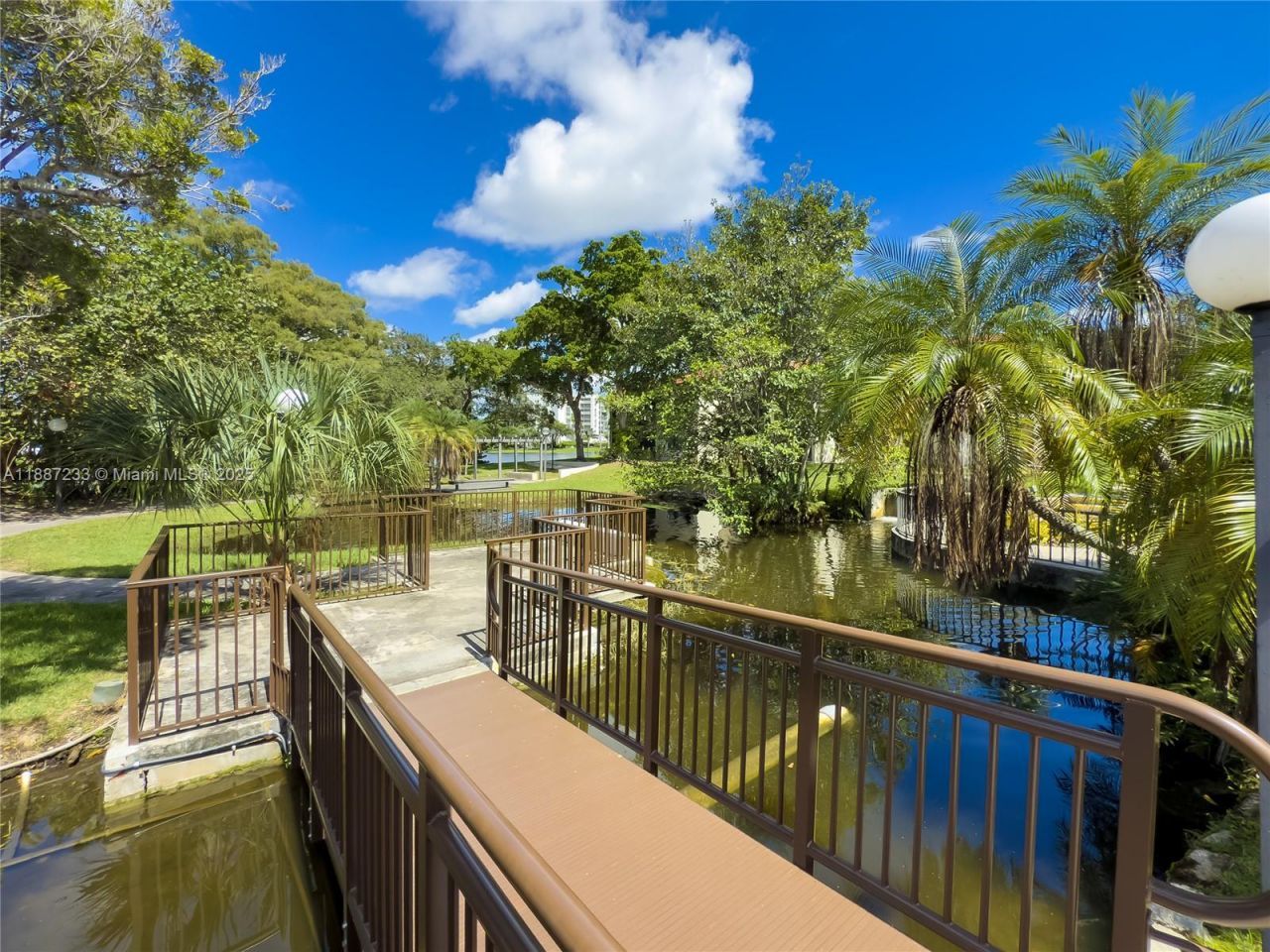 2200 S Cypress Bend Dr, Unit 804, Pompano Beach, FL 33069 Photo
