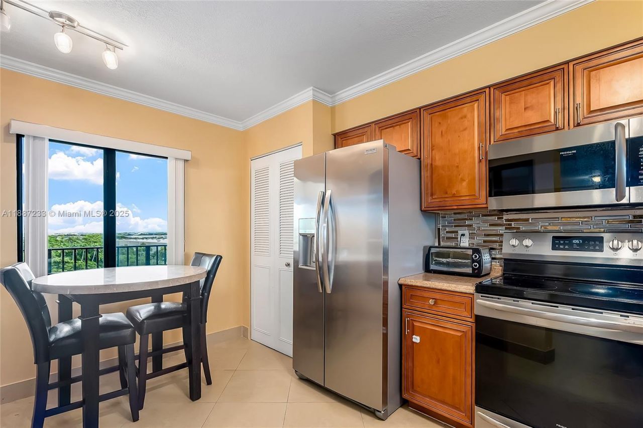2200 S Cypress Bend Dr, Unit 804, Pompano Beach, FL 33069 Photo
