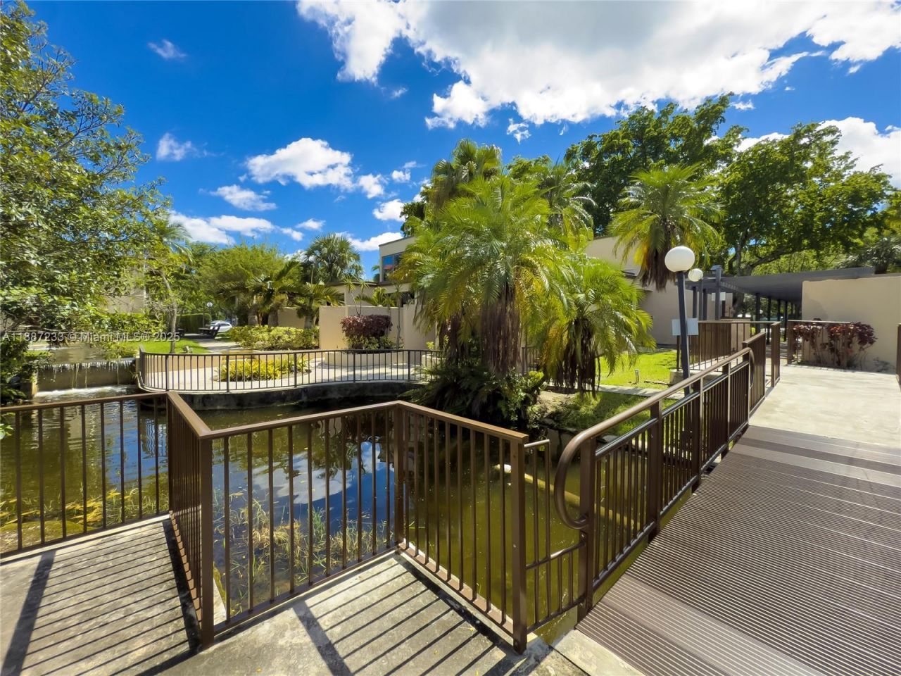 2200 S Cypress Bend Dr, Unit 804, Pompano Beach, FL 33069 Photo