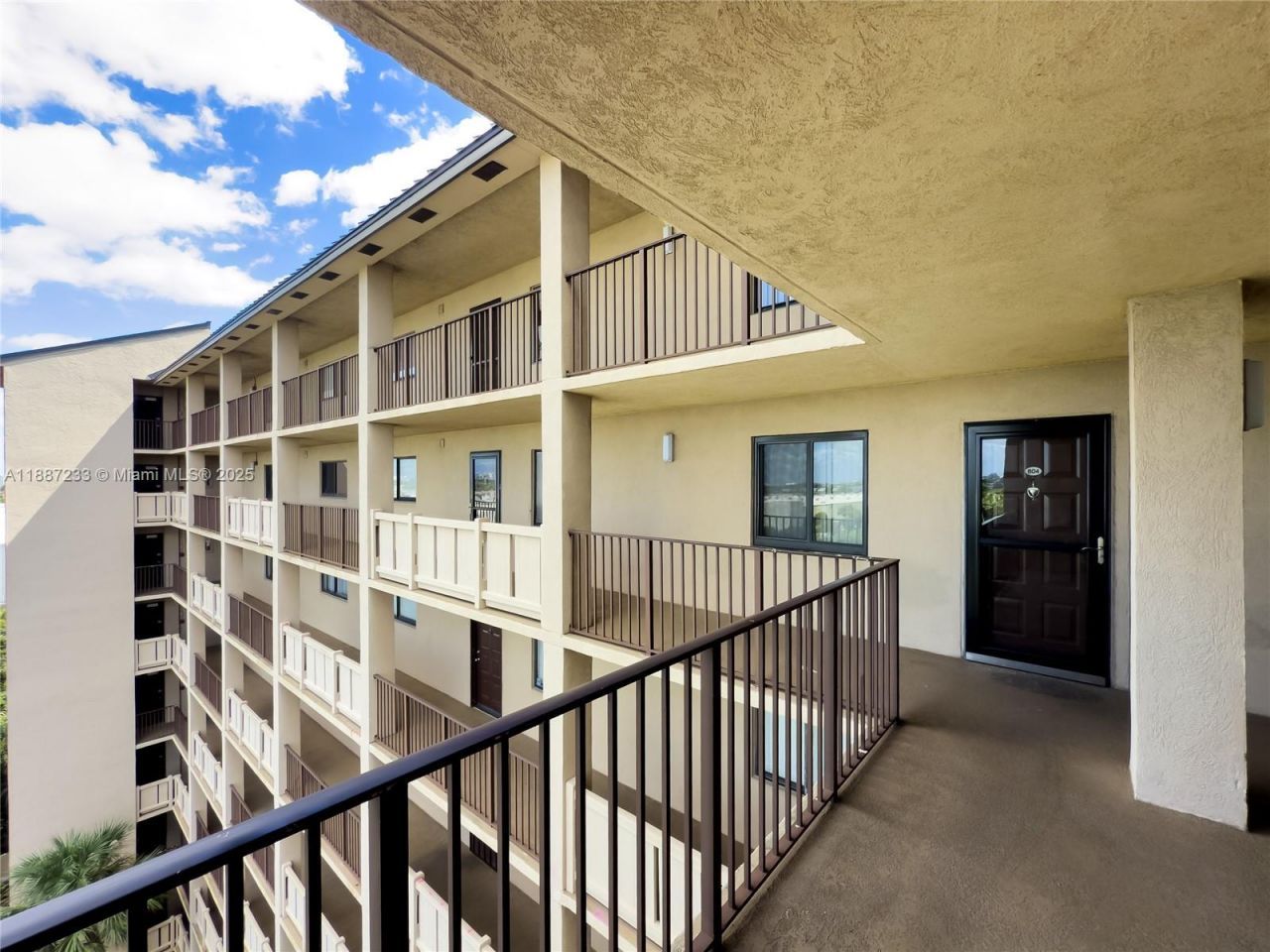 2200 S Cypress Bend Dr, Unit 804, Pompano Beach, FL 33069 Photo