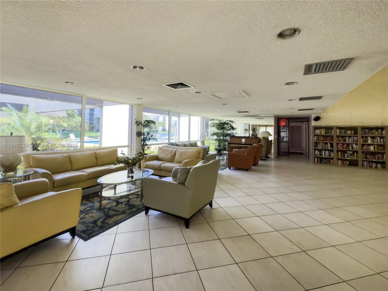 2200 S Cypress Bend Dr, Unit 804, Pompano Beach, FL 33069 Photo