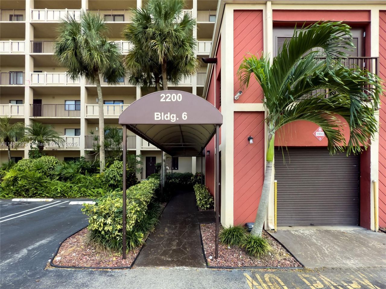 2200 S Cypress Bend Dr, Unit 804, Pompano Beach, FL 33069 Photo