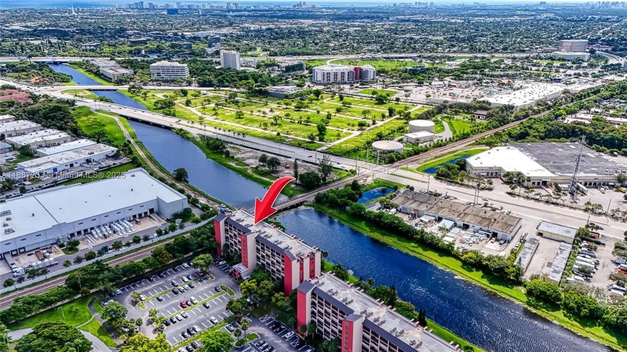 2200 S Cypress Bend Dr, Unit 804, Pompano Beach, FL 33069 Photo