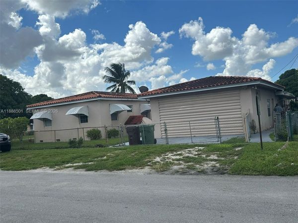 265 W 55th St, Hialeah, FL 33012