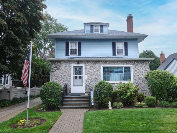 17 Concord Street, Floral Park, NY 11001