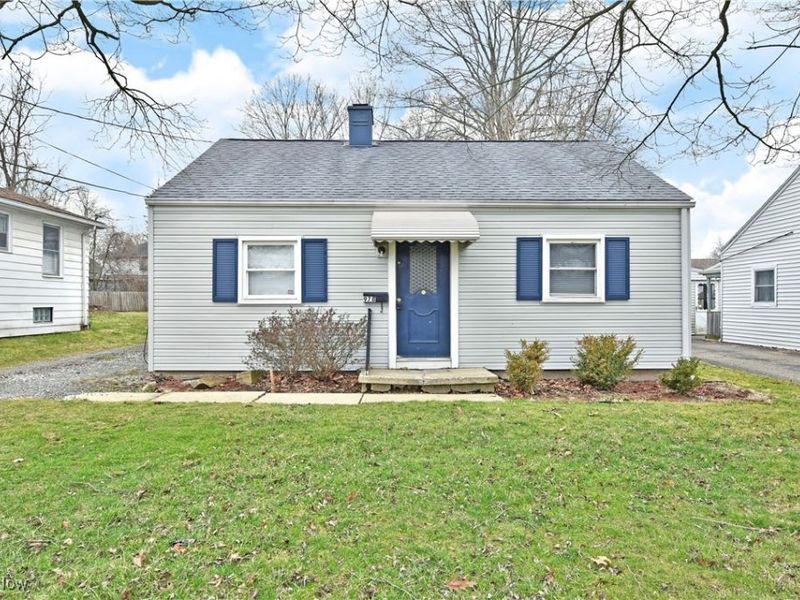 978 Hollywood Street NE, Warren, OH 44483 Photo 1