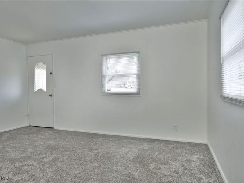 978 Hollywood Street NE, Warren, OH 44483 Photo 12