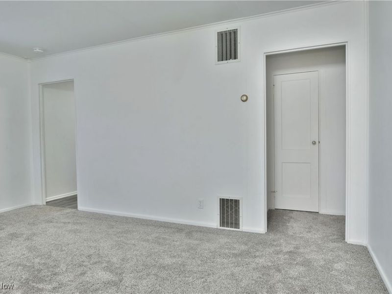 978 Hollywood Street NE, Warren, OH 44483 Photo 9