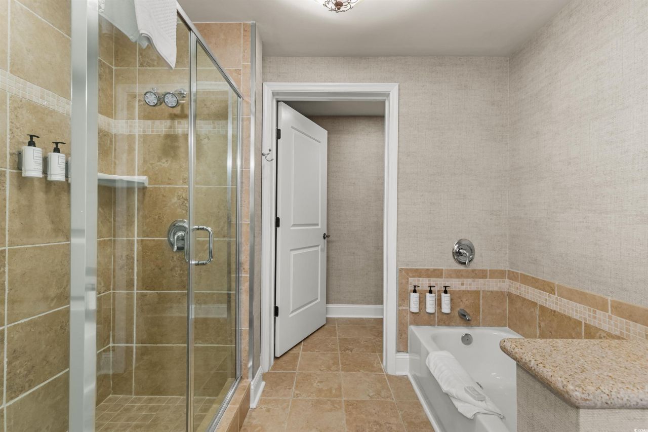 8121 Amalfi Pl. Photo 23