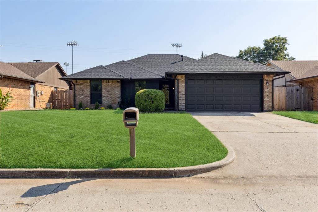 9832 Crest Drive, Midwest City, OK 73130 Main Photo