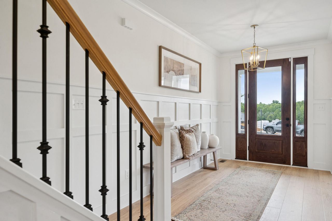 182 Grange Circle Photo 4