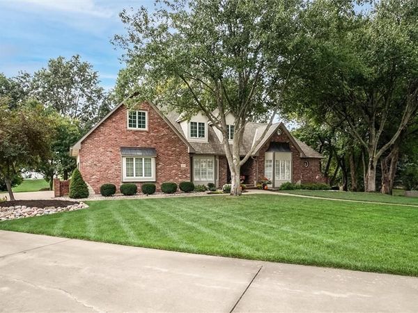 610 W Willow Lane, Ottawa, KS 66067