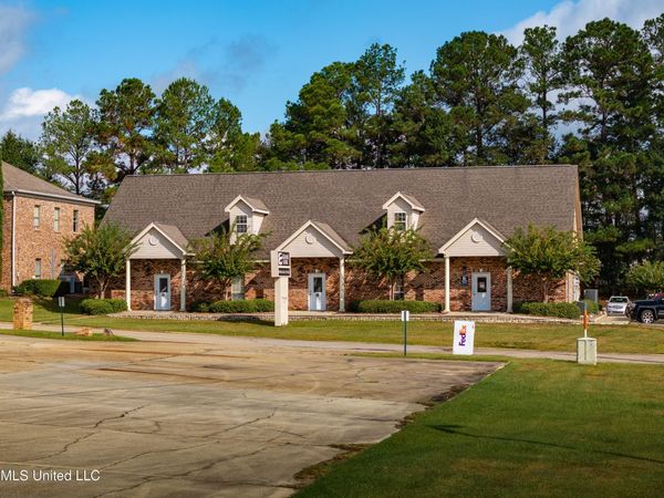 17 Plaza Drive, Hattiesburg, MS 39402