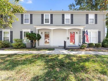 28305 Greenbriar Way, Brownstown Twp, MI 48183