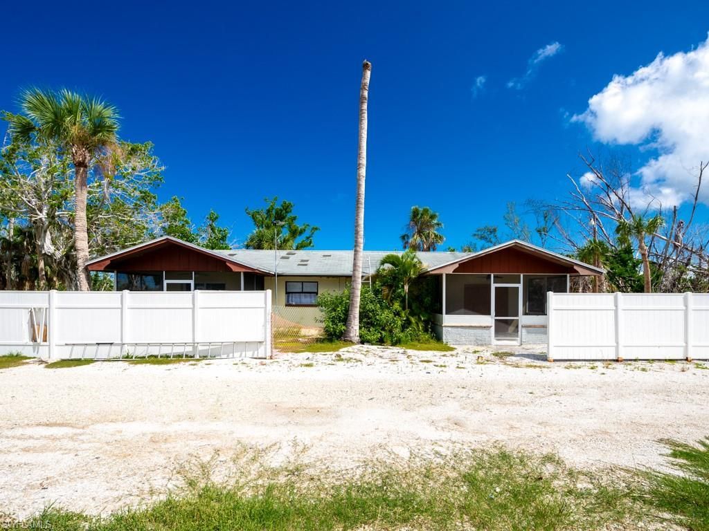 1450-1460 Court Pl, Sanibel, FL 33957 Photo