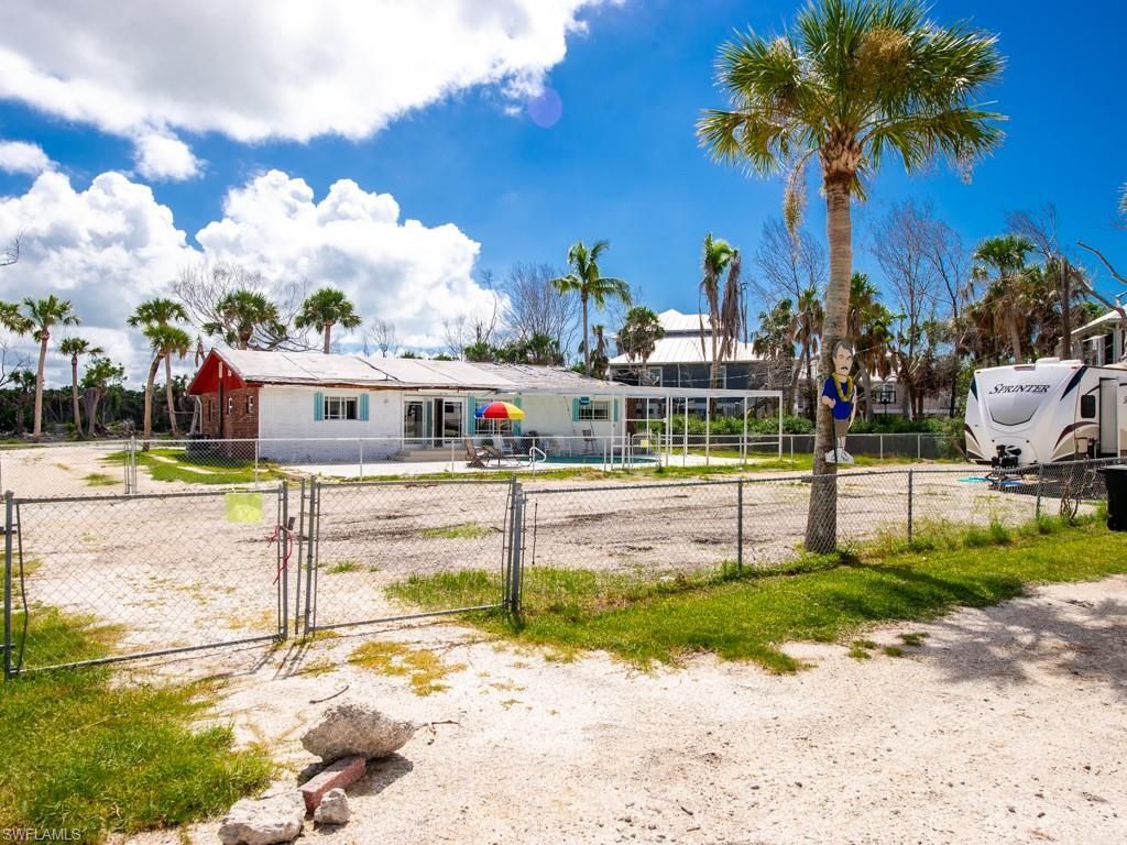 1450-1460 Court Pl, Sanibel, FL 33957 Photo