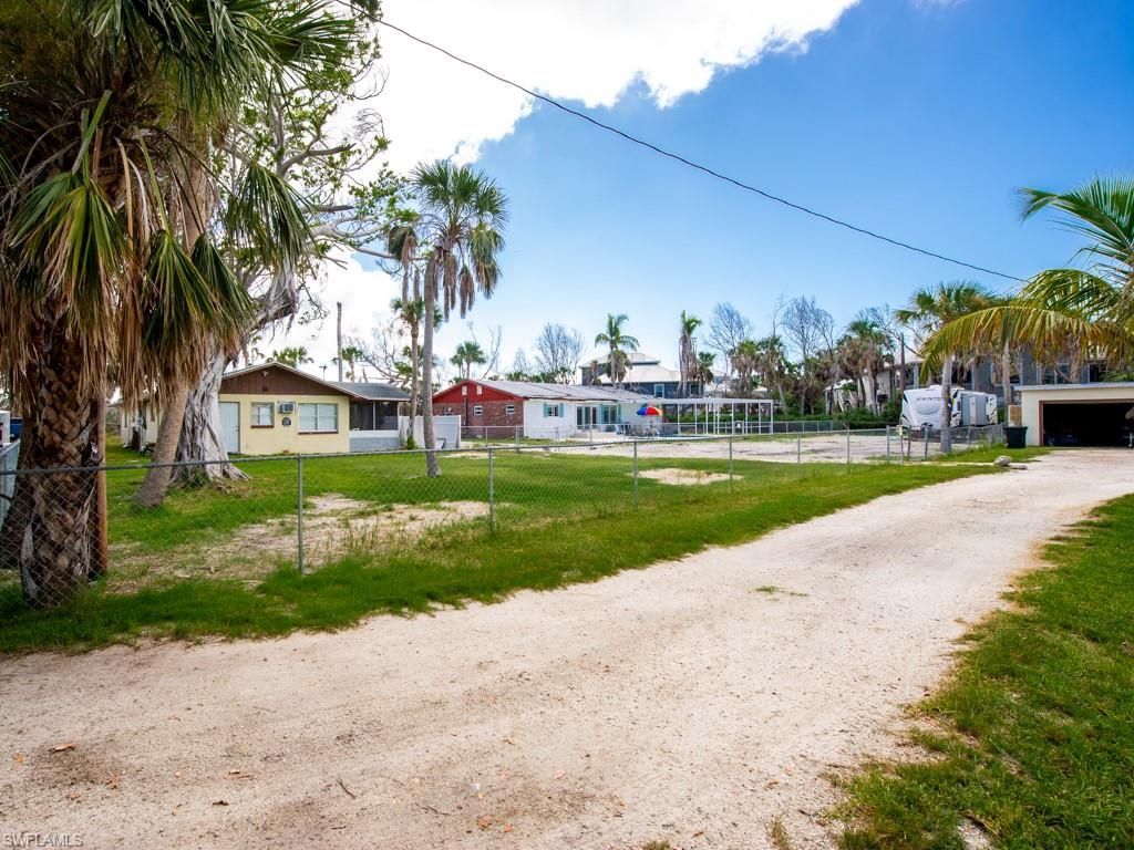 1450-1460 Court Pl, Sanibel, FL 33957 Photo