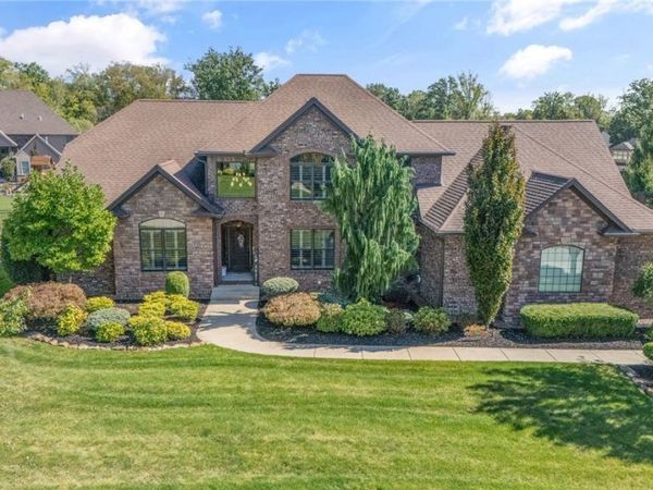 7245 Hanbury Close, Canfield, OH 44406