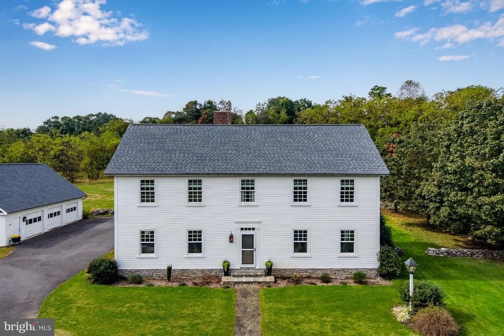 111 N OLD STONEHOUSE ROAD, CARLISLE, PA 17015