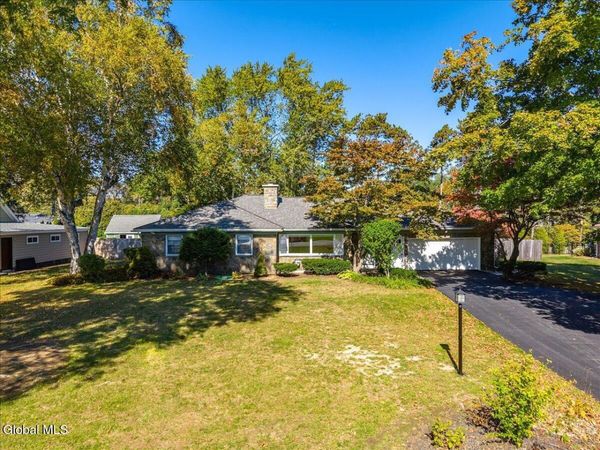 10 Willo Lane, Loudonville, NY 12211