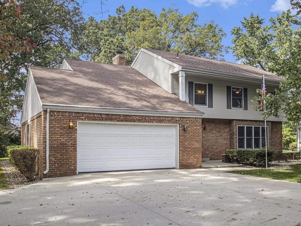 56039 Rio Lindo Drive, Elkhart, IN 46514