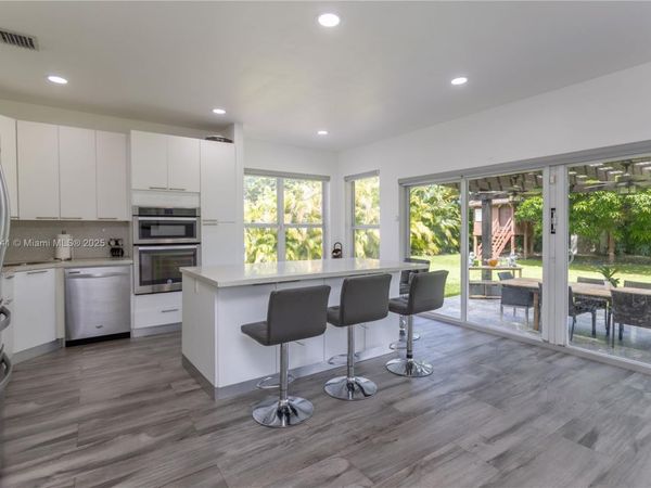 507 Hunting Lodge Dr, Miami Springs, FL 33166