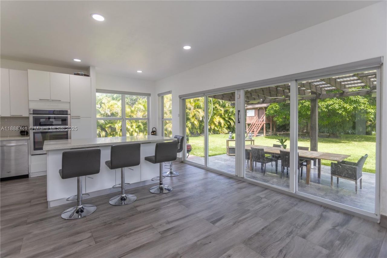 507 Hunting Lodge Dr, Miami Springs, FL 33166 Photo