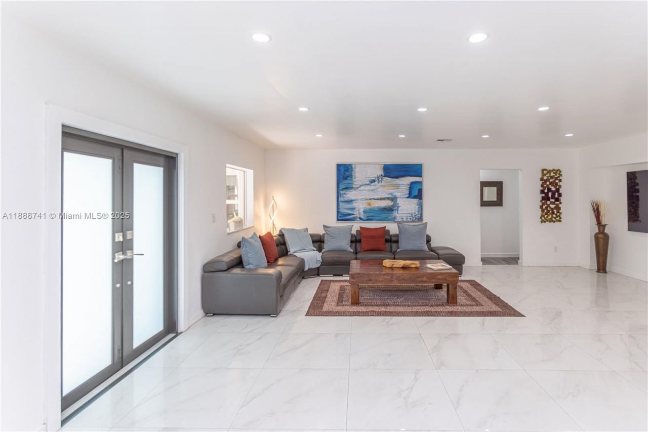 507 Hunting Lodge Dr, Miami Springs, FL 33166 Photo