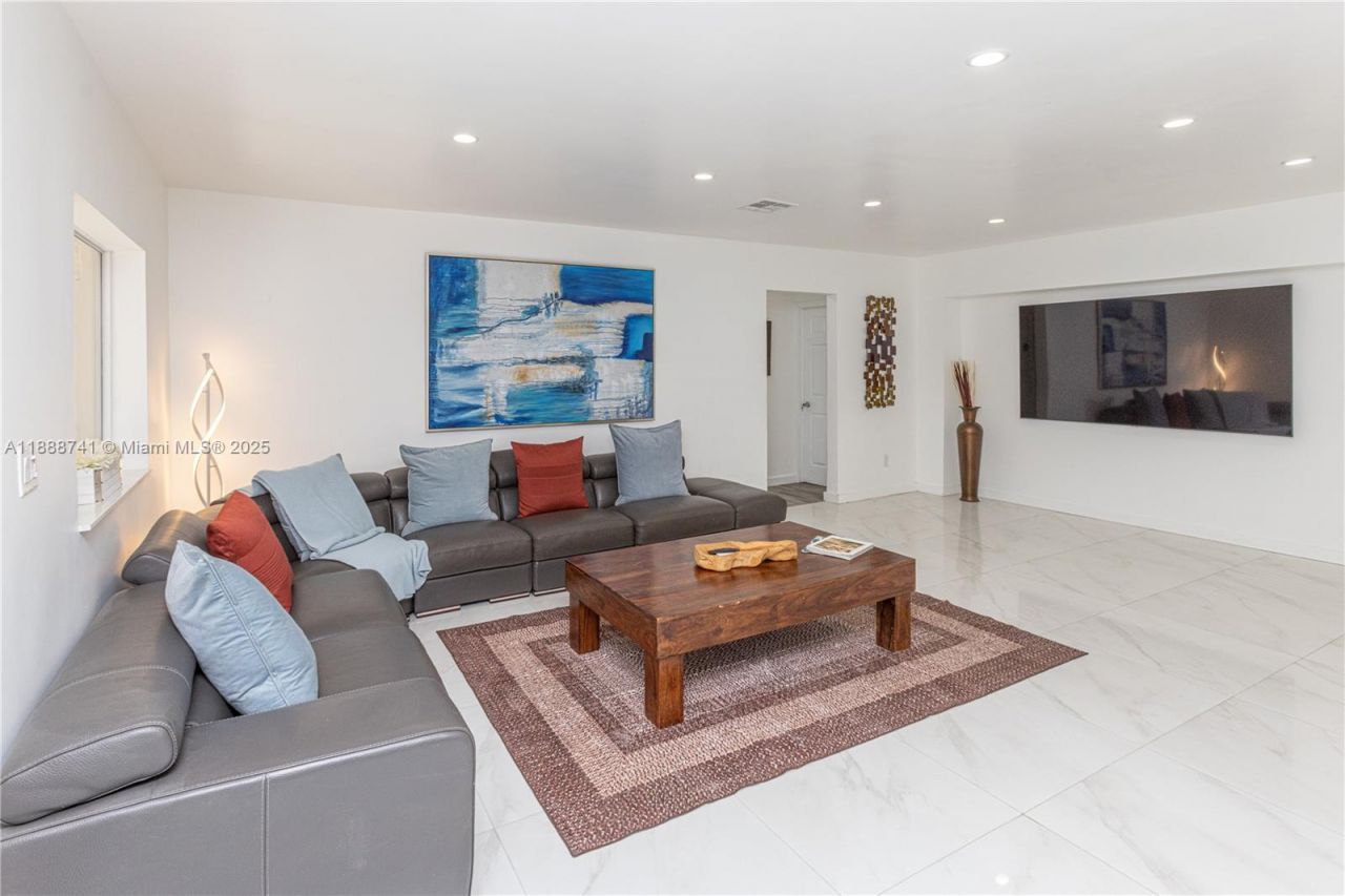 507 Hunting Lodge Dr, Miami Springs, FL 33166 Photo