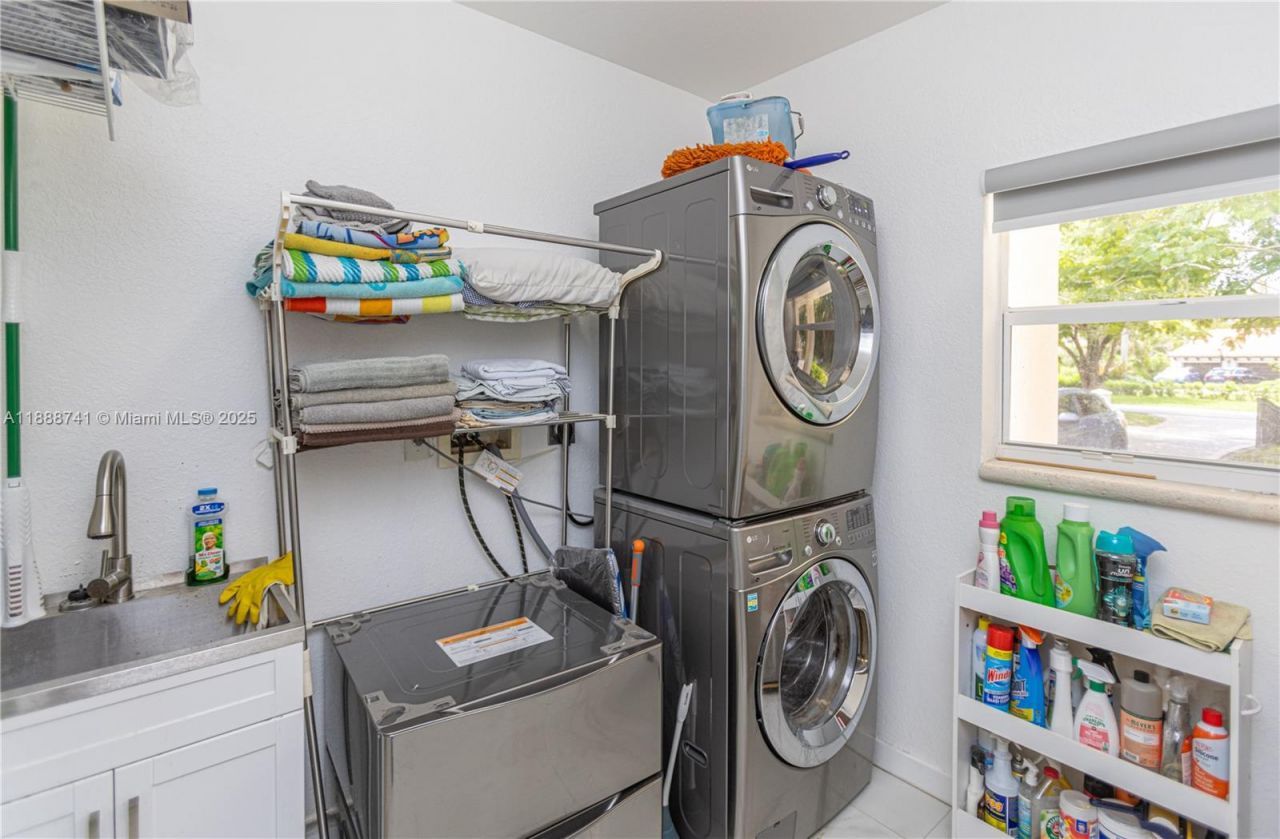 507 Hunting Lodge Dr, Miami Springs, FL 33166 Photo