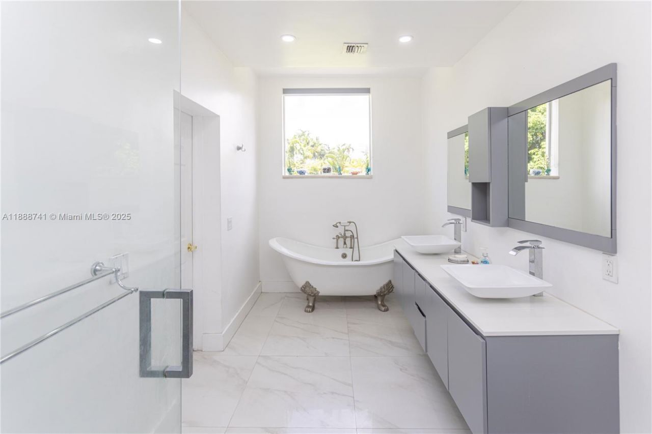 507 Hunting Lodge Dr, Miami Springs, FL 33166 Photo