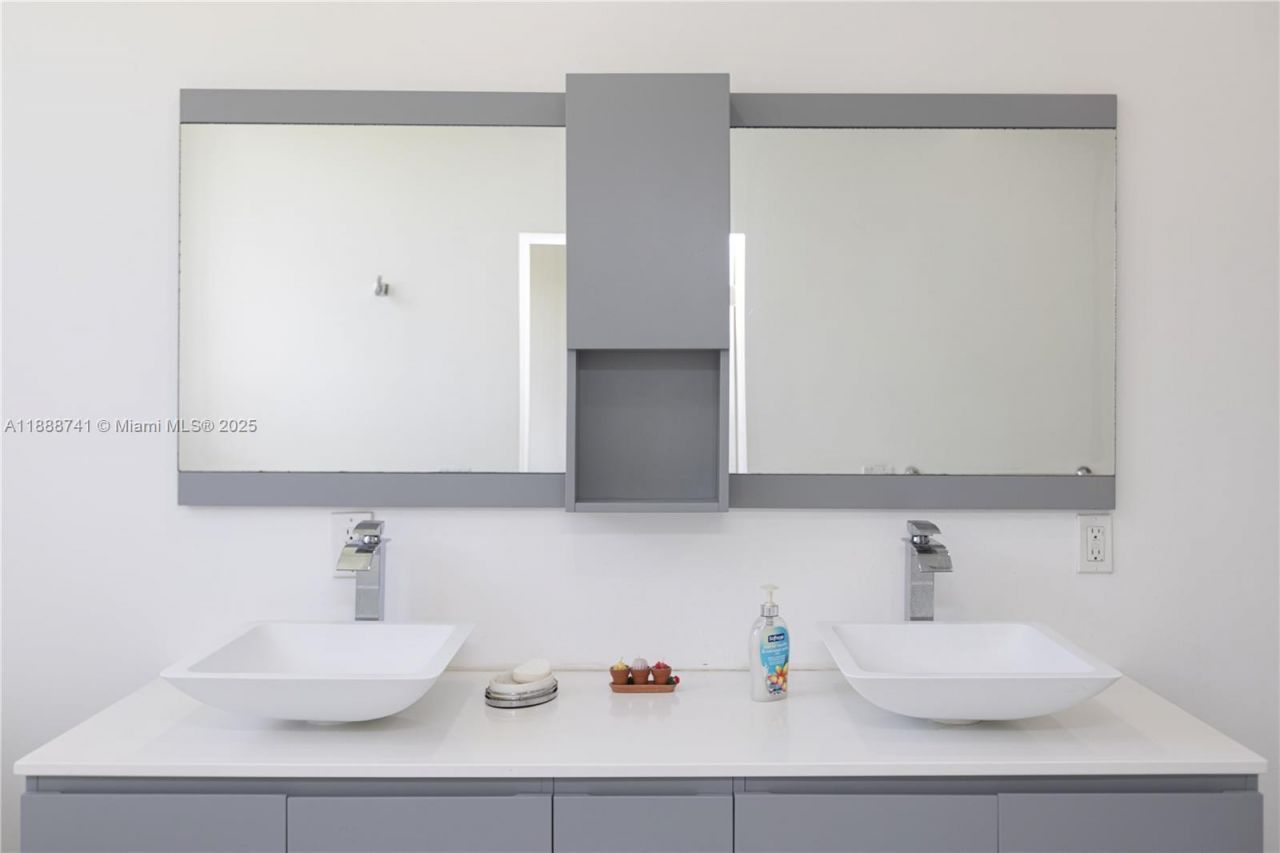 507 Hunting Lodge Dr, Miami Springs, FL 33166 Photo