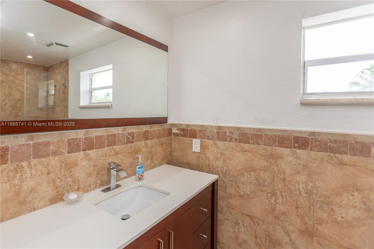 507 Hunting Lodge Dr, Miami Springs, FL 33166 Photo