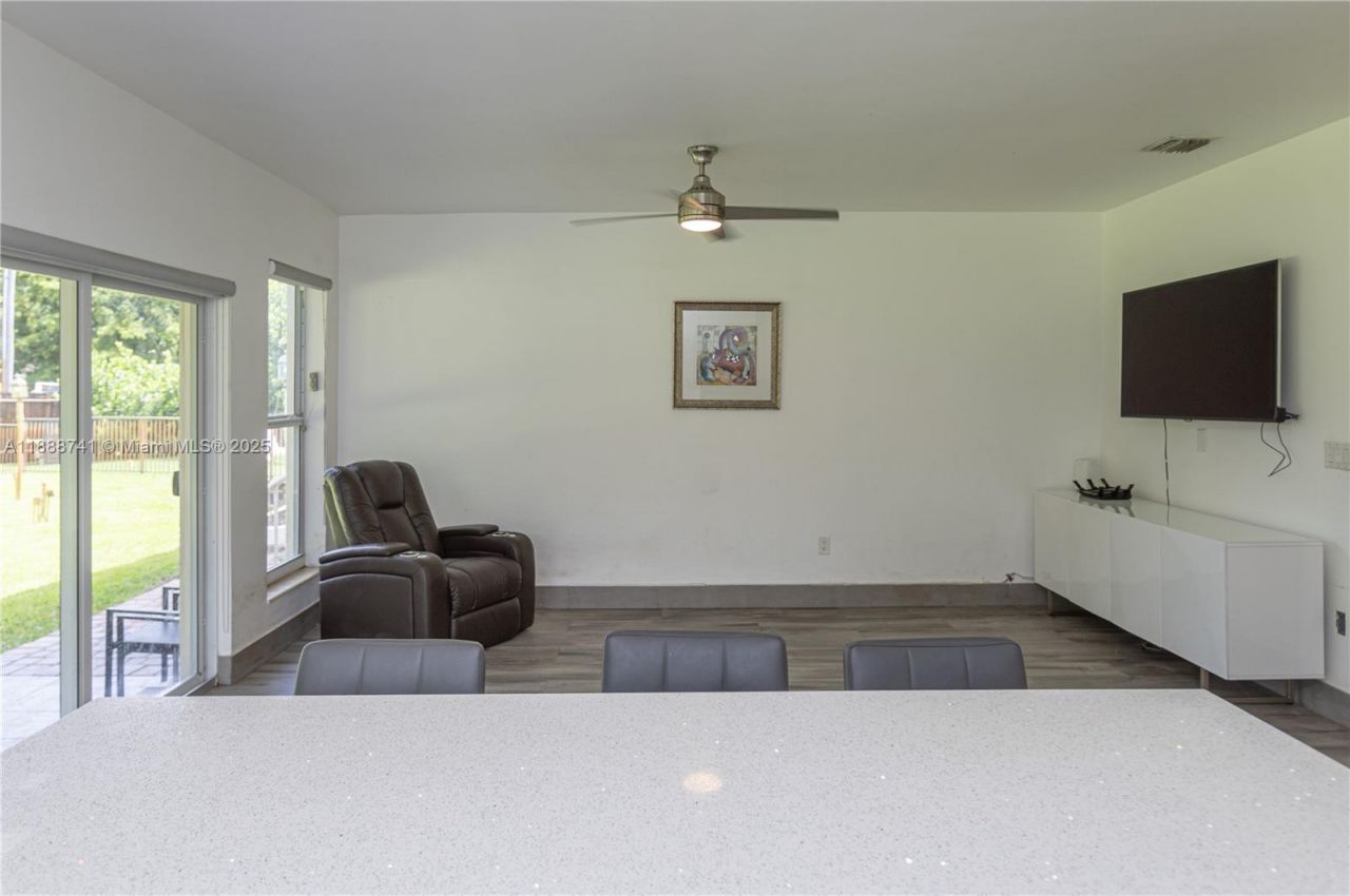 507 Hunting Lodge Dr, Miami Springs, FL 33166 Photo