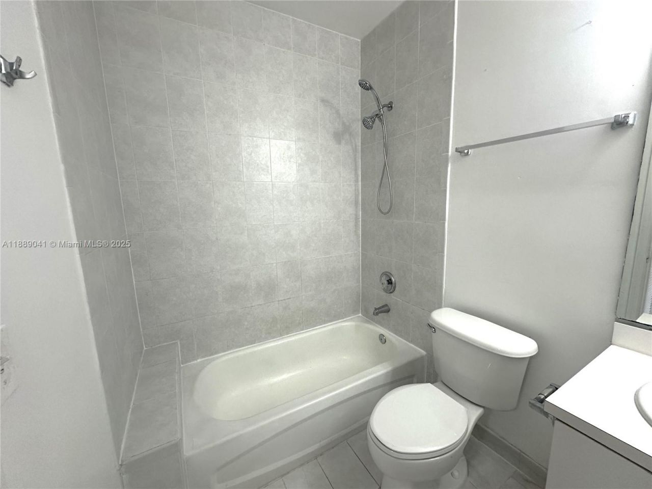 2731 NE 3rd Dr, Unit 101, Homestead, FL 33033 Photo