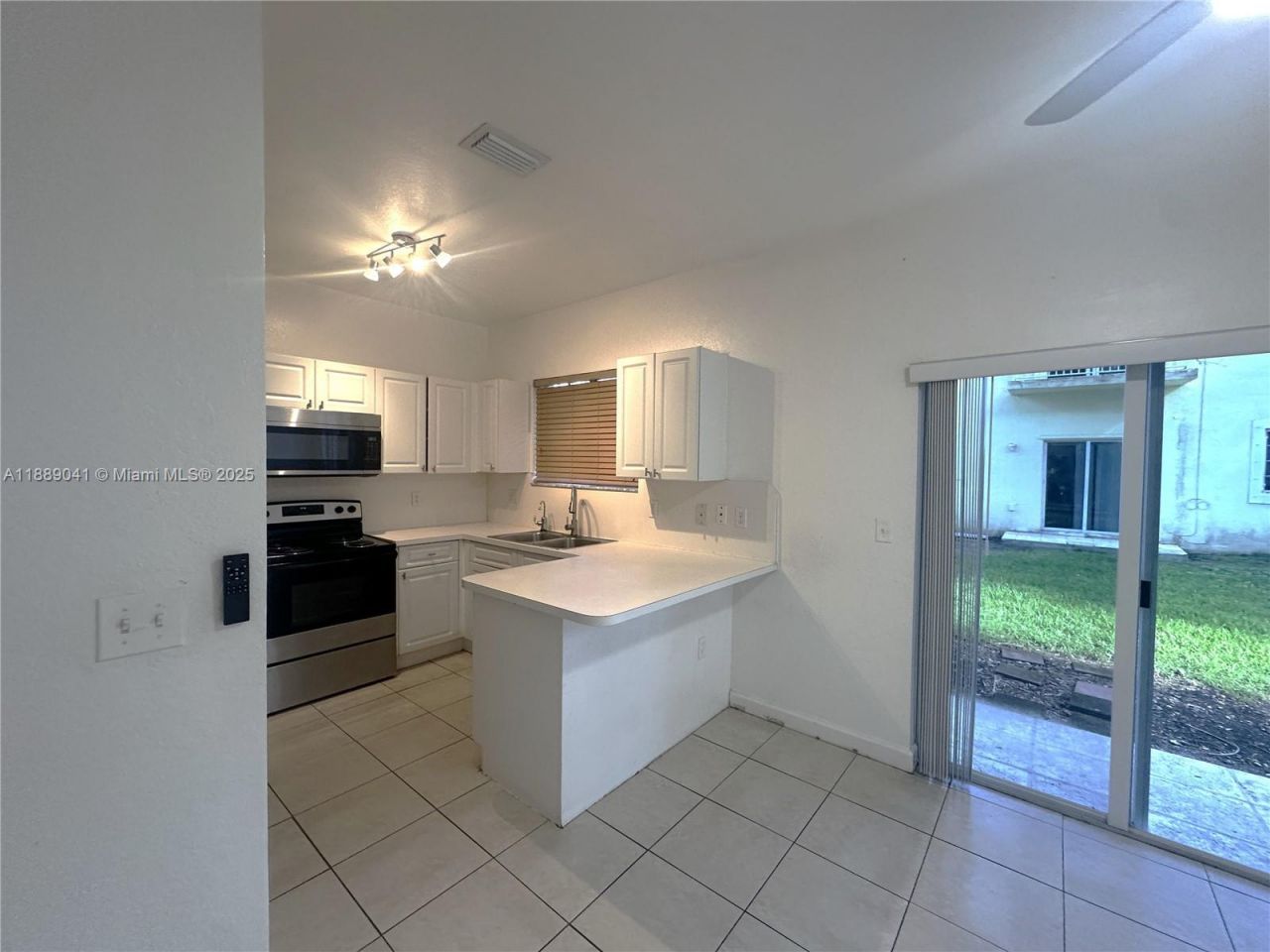 2731 NE 3rd Dr, Unit 101, Homestead, FL 33033 Photo