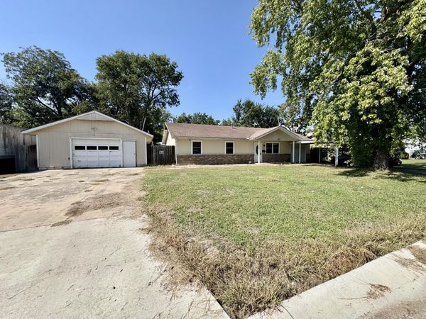 616 SE D Street SE, Miami, OK 74354