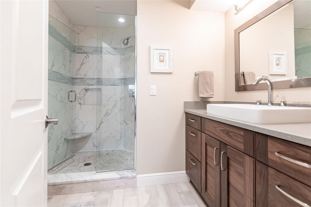 145 Avenida Messina, Unit 3, Sarasota, FL 34242 Photo