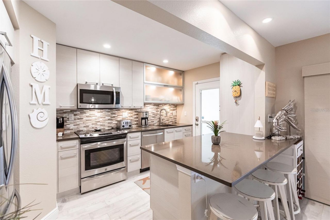 145 Avenida Messina, Unit 3, Sarasota, FL 34242 Photo