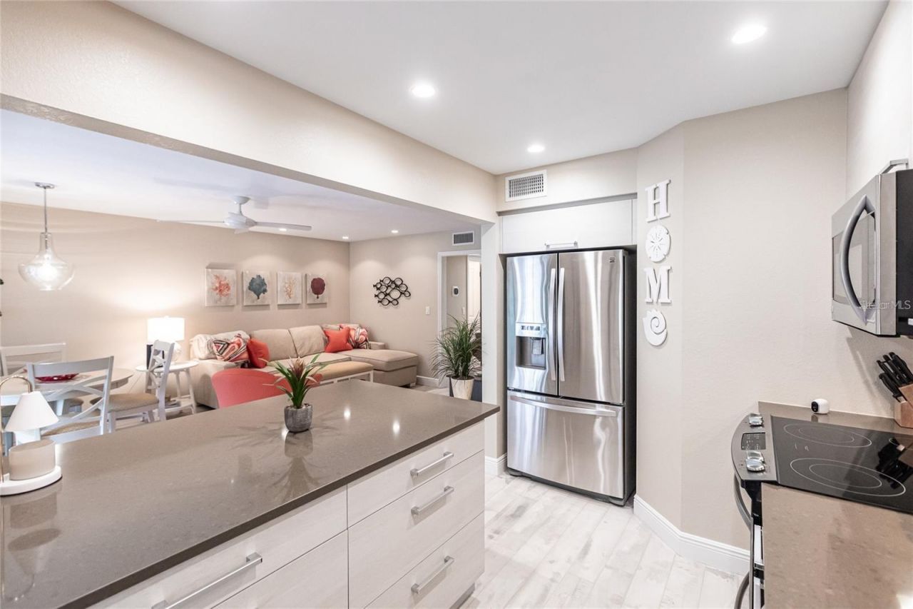 145 Avenida Messina, Unit 3, Sarasota, FL 34242 Photo