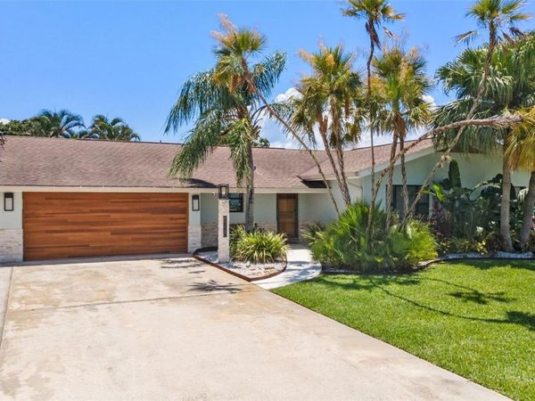 8720 HICKORYWOOD LANE, TAMPA, FL 33615