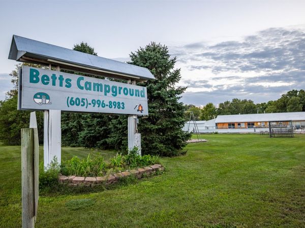 25473 403 Ave, Mitchell, SD 57301