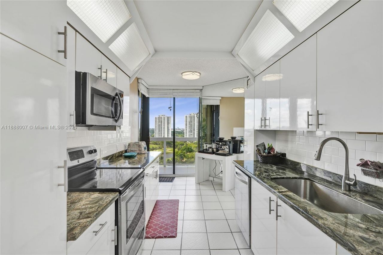 20185 E Country Club Dr, Unit 1409, Aventura, FL 33180 Photo