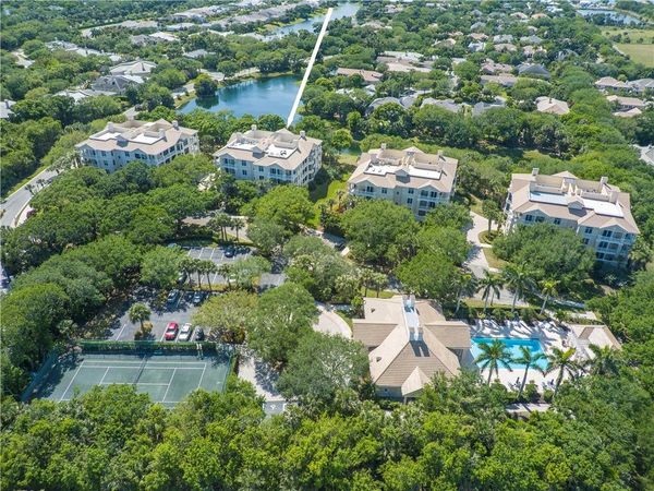 601 N Swim Club Drive, Unit PHB, Vero Beach, FL 32963
