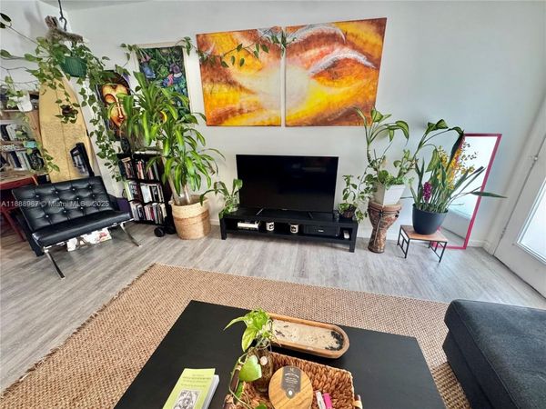 330 74th St, Unit 15, Miami Beach, FL 33141