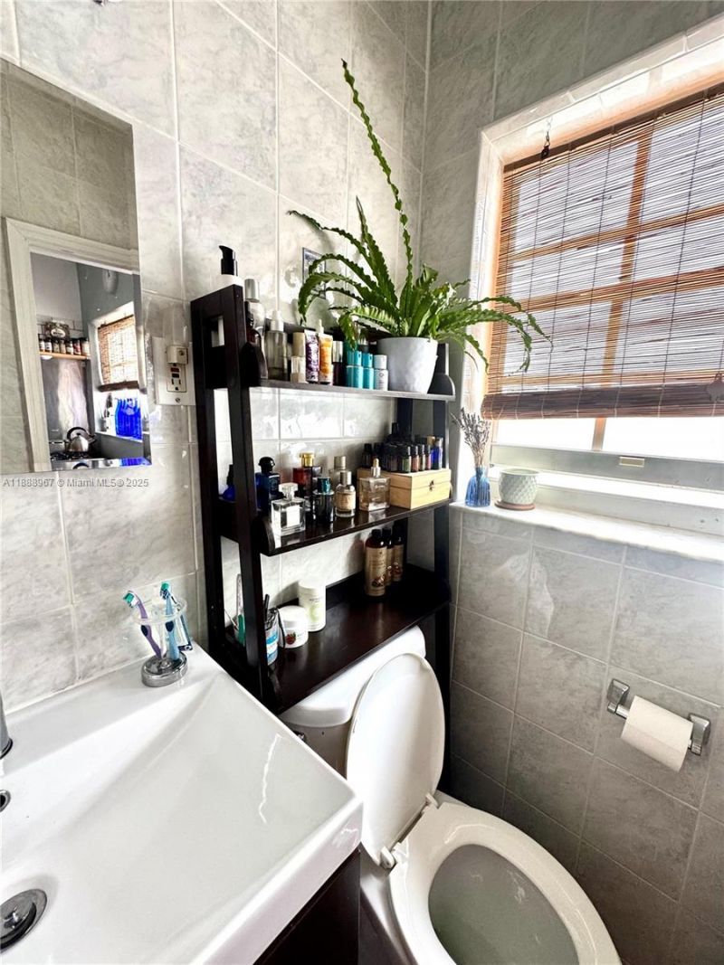 330 74th St, Unit 15, Miami Beach, FL 33141 Photo