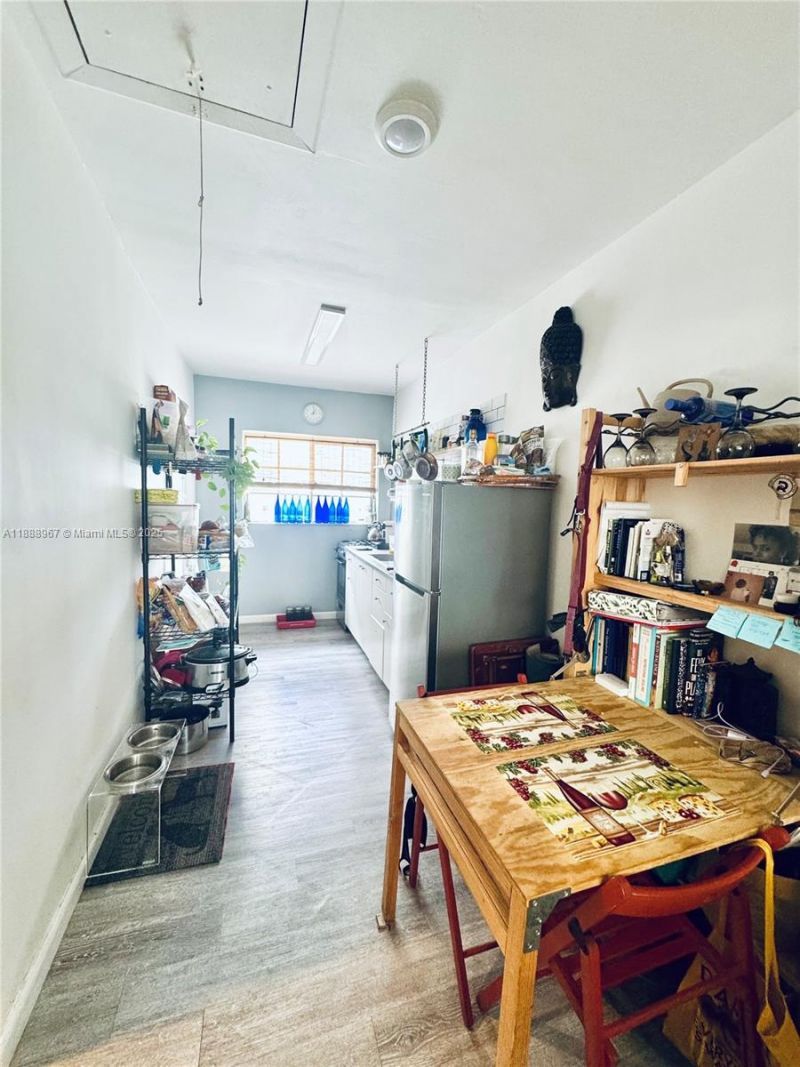 330 74th St, Unit 15, Miami Beach, FL 33141 Photo