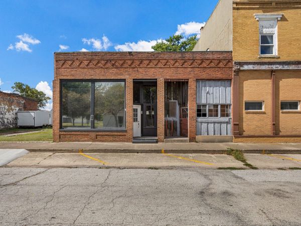 245 N Highway Avenue, Deland, IL 61839