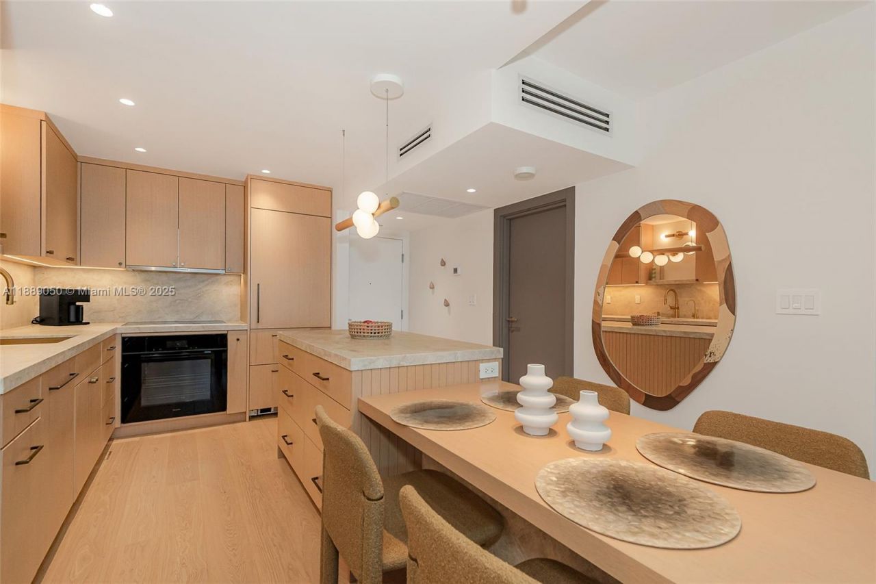 2301 Collins Ave, Unit 1527, Miami Beach, FL 33139 Photo