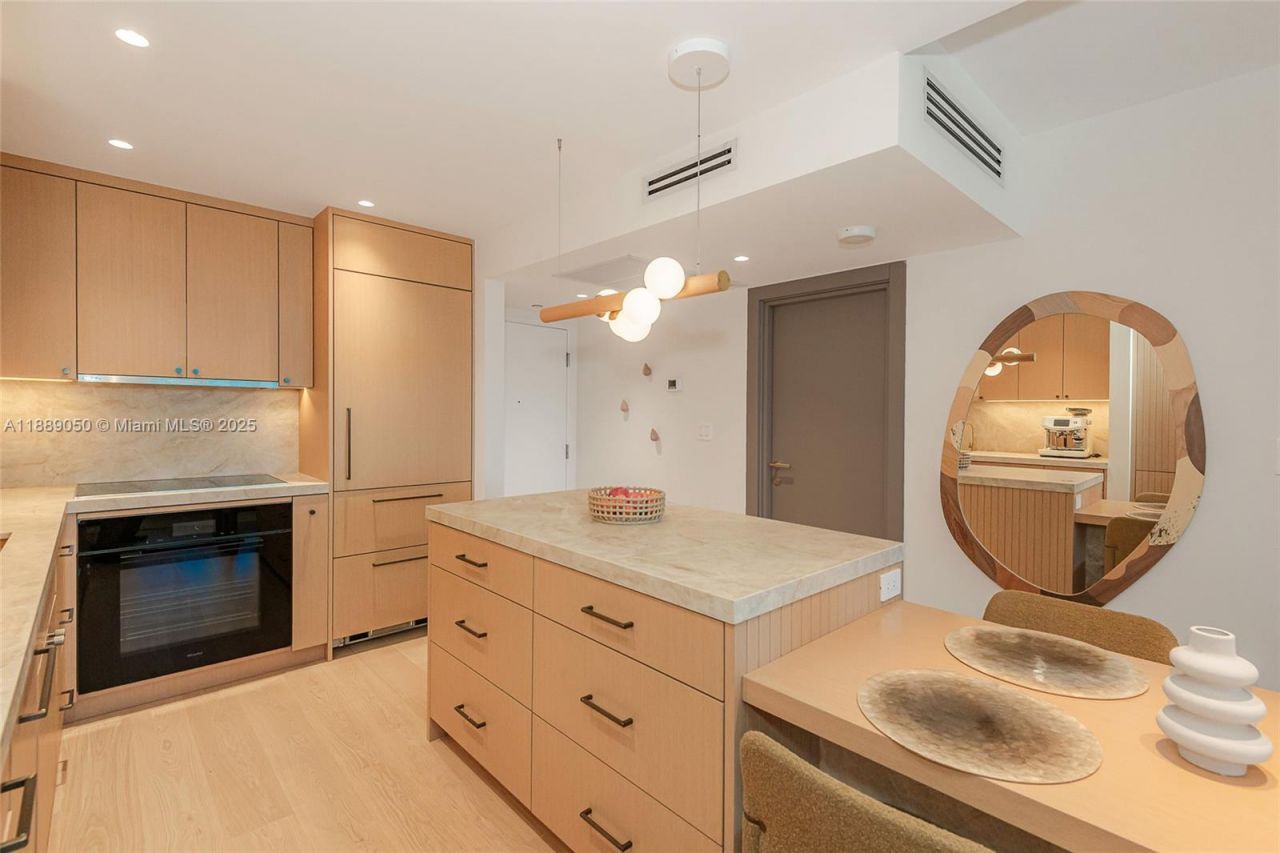 2301 Collins Ave, Unit 1527, Miami Beach, FL 33139 Photo